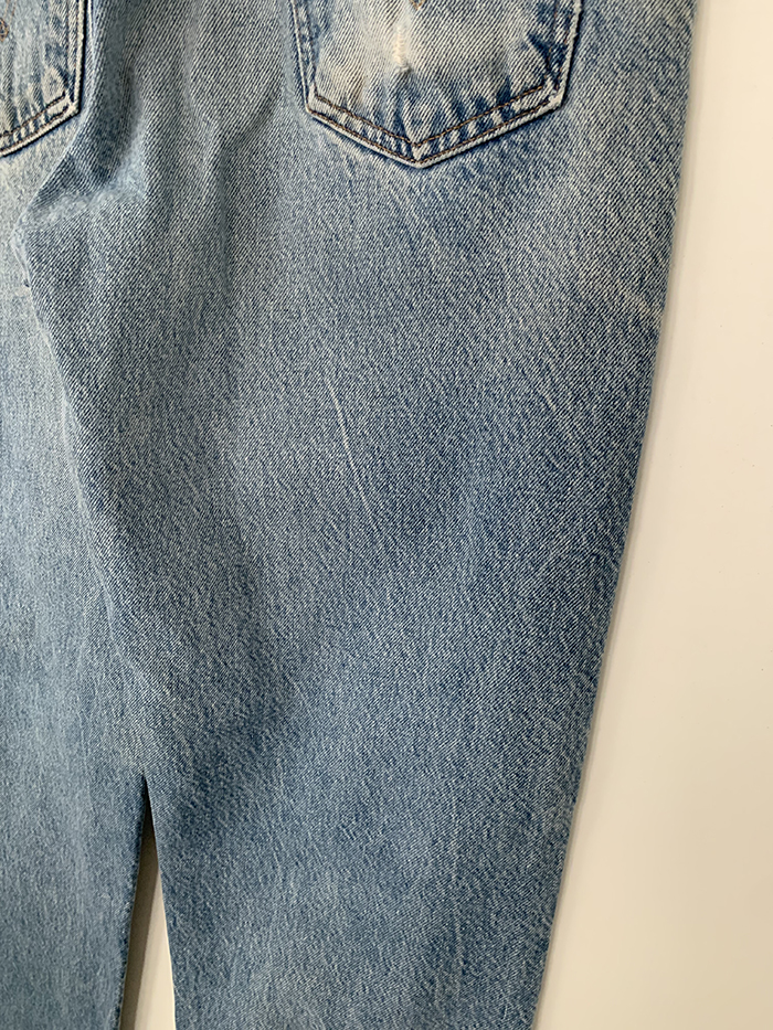 90's Levi's 550 - size 32 (classic relaxed fit)
