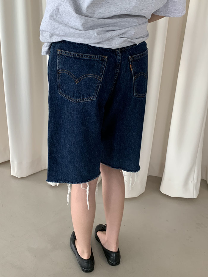 90's Levi's Short - size 27 (classic straight fit)