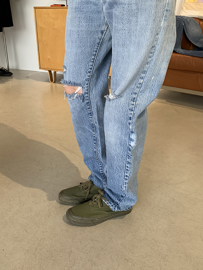 (Distressed) 80's Levi's 20505 - 0217 - size 29-30 (classic regular fit)