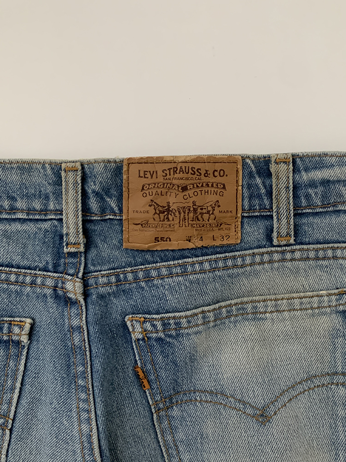 90's Levi's 550 - size 32 (classic relaxed fit)