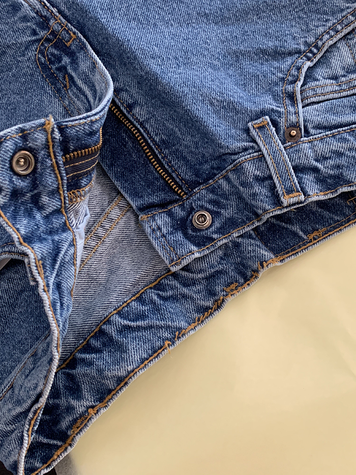 Levi's Short - size 25 (classic straight fit)