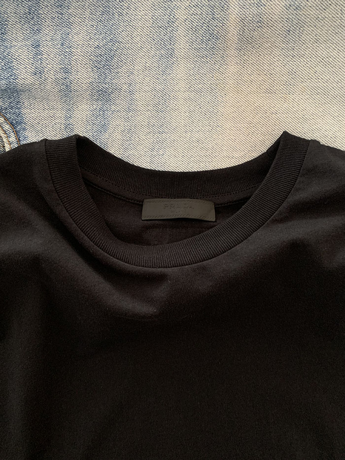 2017's "PRADA" cotton back logo T-shirt