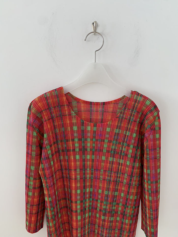 PLEATS PLEASE by ISSEY MIYAKE half Top