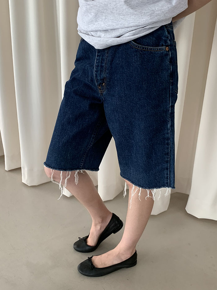 90's Levi's Short - size 27 (classic straight fit)