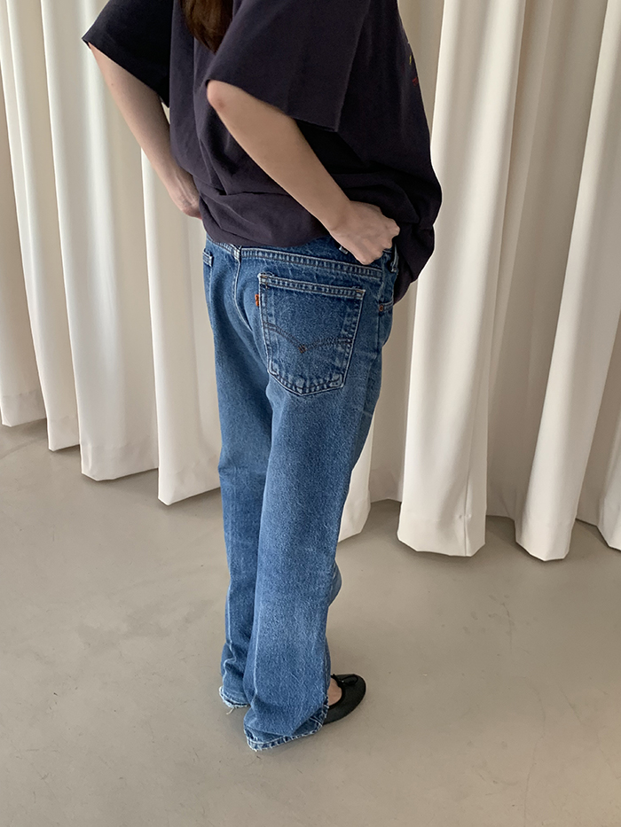 90's Levi's 20517 - size 32 (classic boot cut)