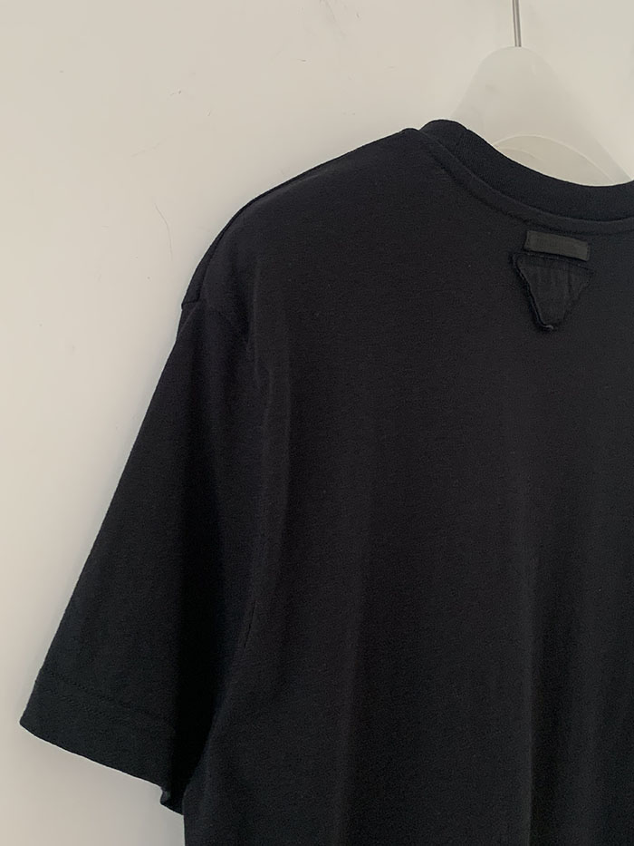 2017's "PRADA" cotton back logo T-shirt