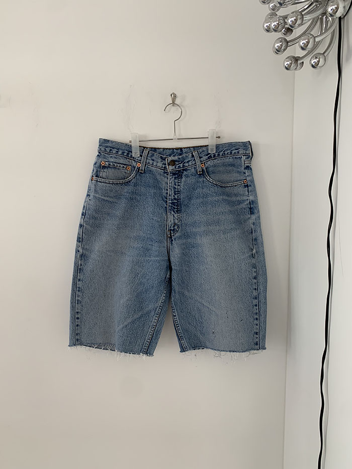 Levi's Short - size 32-33 (classic straight fit)