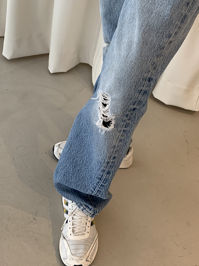 90's Levi's 501xx - size 32 (classic straight fit)