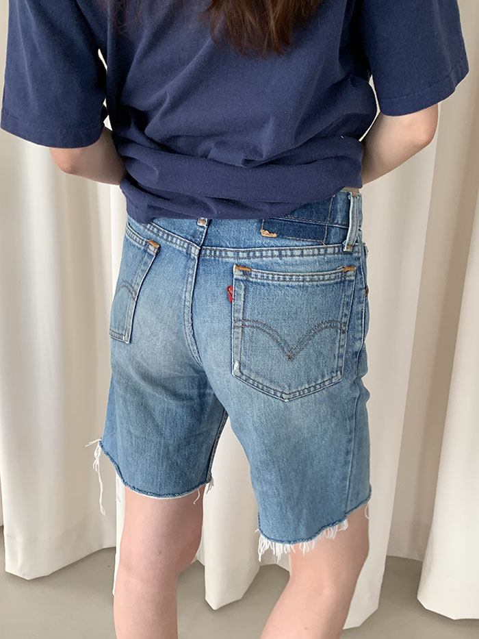 90's Levi's Short - size 28 (classic straight fit)