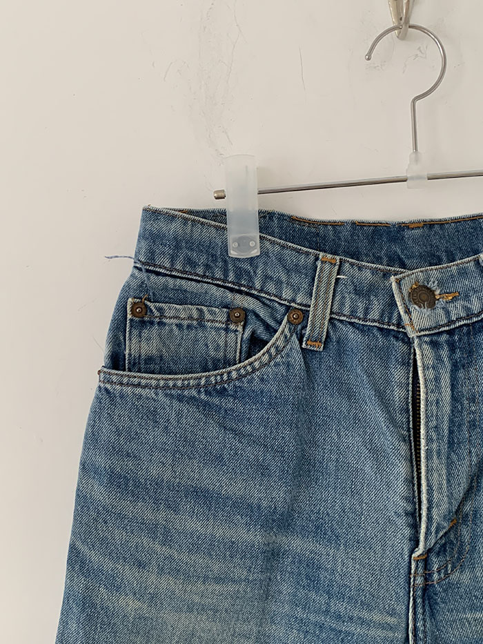 90's Levi's Short - size 28 (classic straight fit)