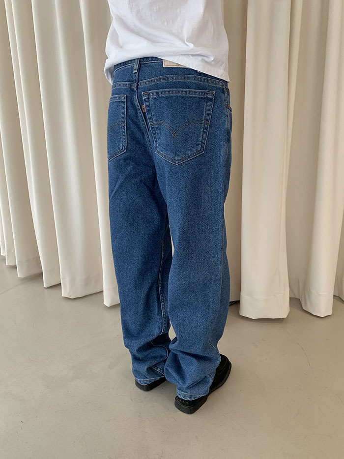 90's Levi's 548 - size 31 (classic relaxed fit)