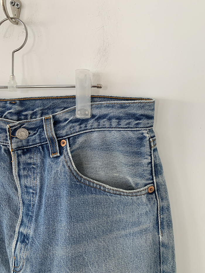 90's Levi's 501xx - size 32 (classic straight fit)