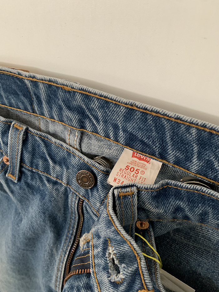 90's Levi's 505 - size 32-33 (classic regular fit)