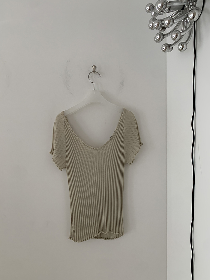 80-90's "Giorgio Armani" v-neck viscose Top
