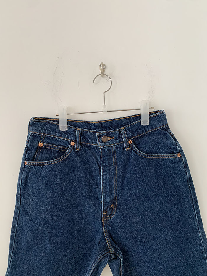 90's Levi's Short - size 27 (classic straight fit)