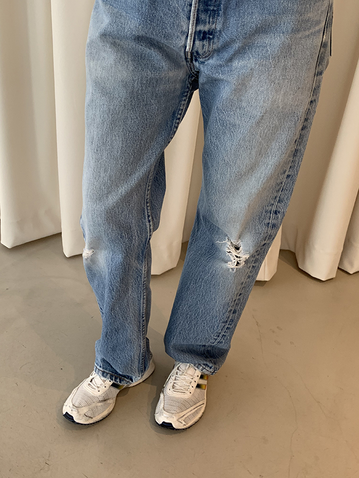 90's Levi's 501xx - size 32 (classic straight fit)