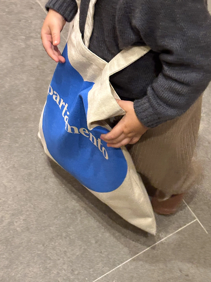 Apartamento Heart Tote Bag (blue flame)