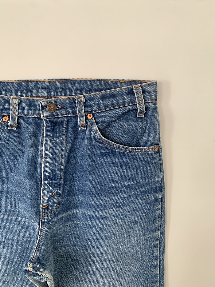 90's Levi's 20517 - size 32 (classic boot cut)