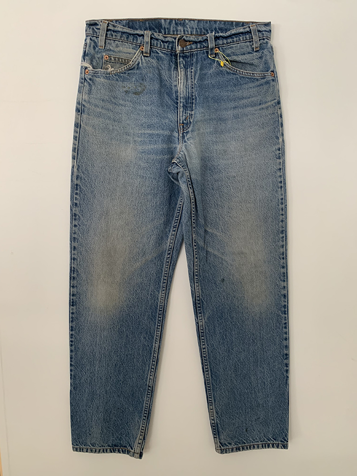 90's Levi's 550 - size 32 (classic relaxed fit)