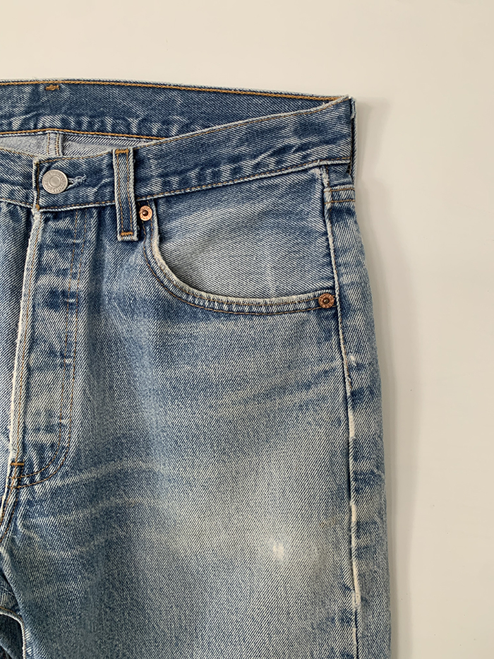 00's Levi's 501xx - size 28-29 (classic straight fit)