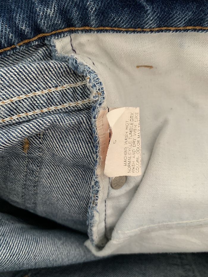 90's Levi's 20517 - size 32 (classic boot cut)