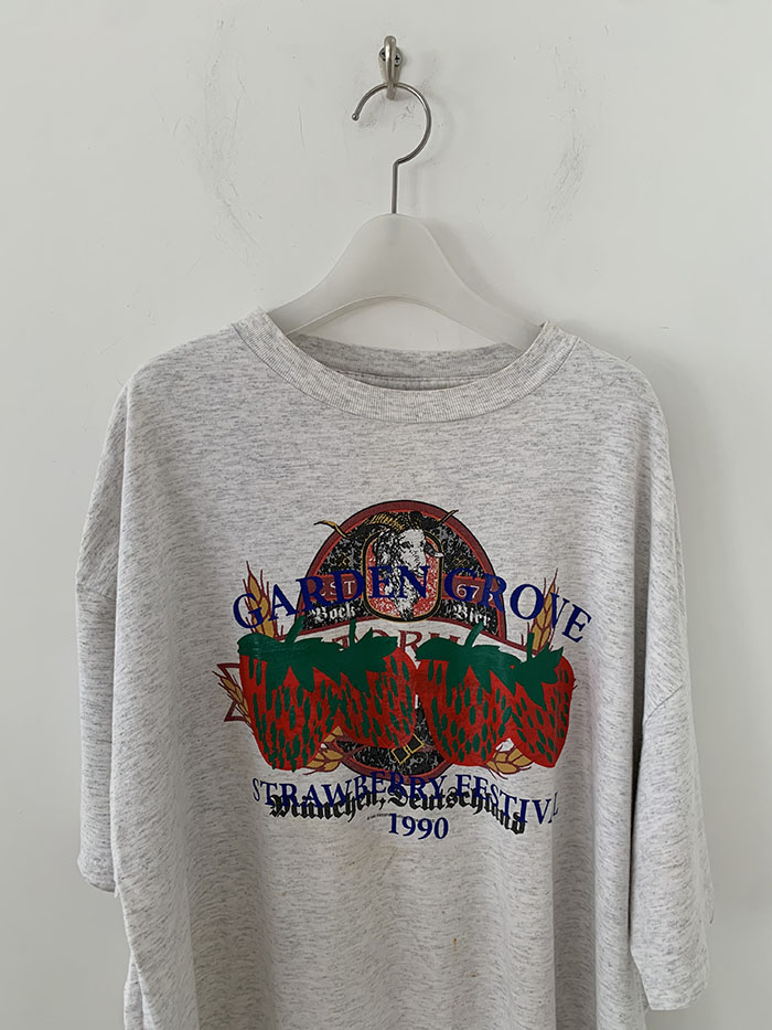Vintage "GARDEN GROVE STRAWBERRY FESTIVAL 1990" USA T-Shirt
