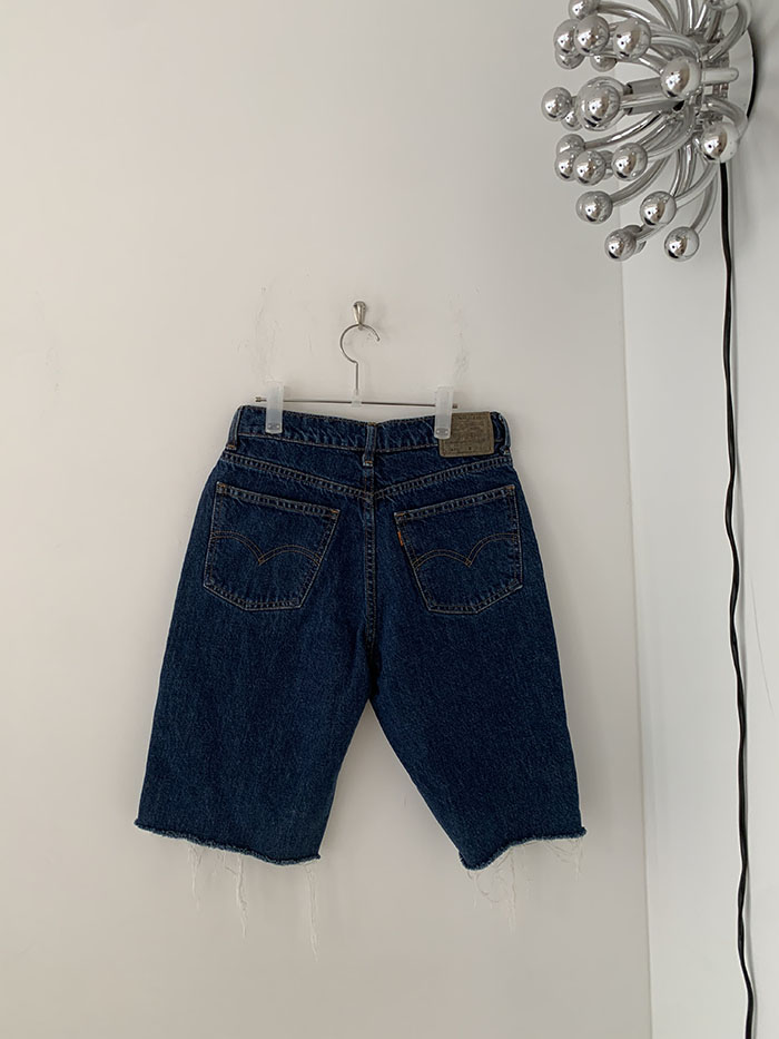 90's Levi's Short - size 27 (classic straight fit)