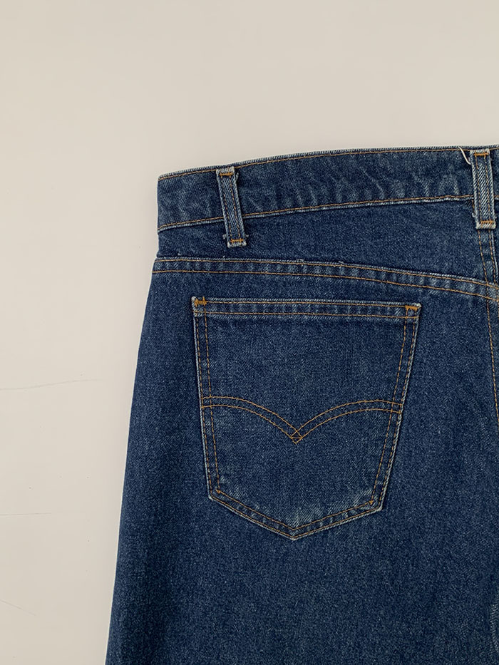 90's Levi's 20505 - size 37 (classic straight fit)
