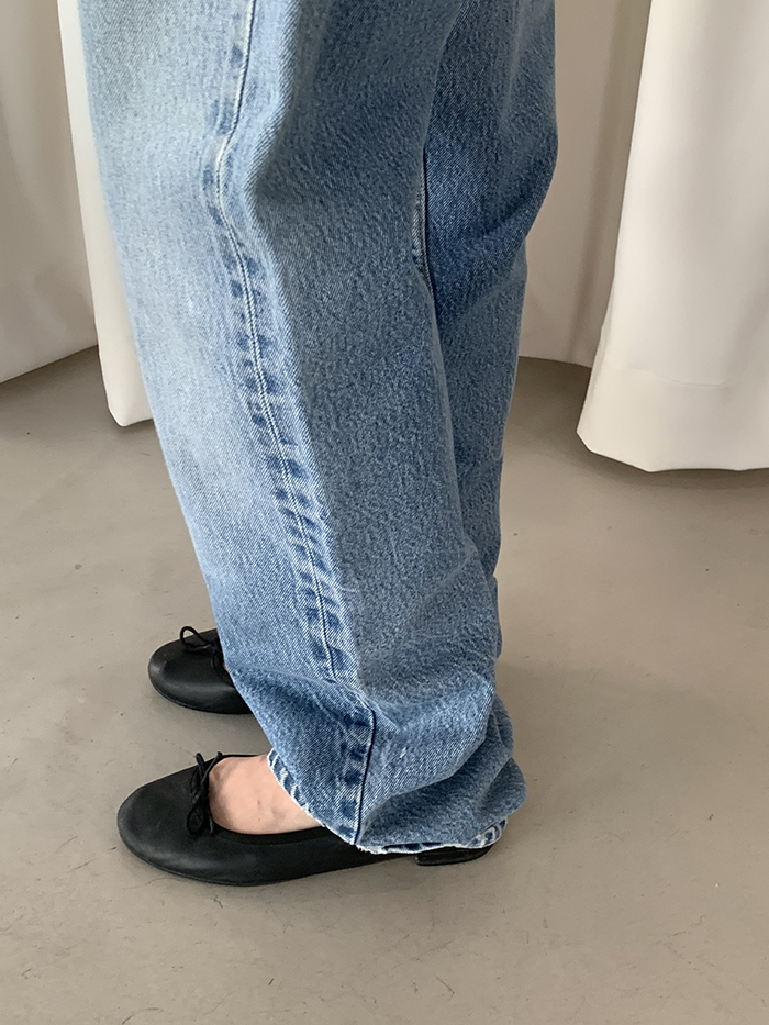 00's Levi's 501xx - size 28-29 (classic straight fit)