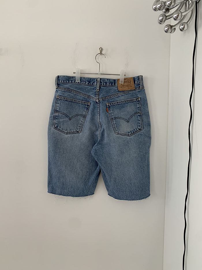 Levi's Short - size 32-33 (classic straight fit)