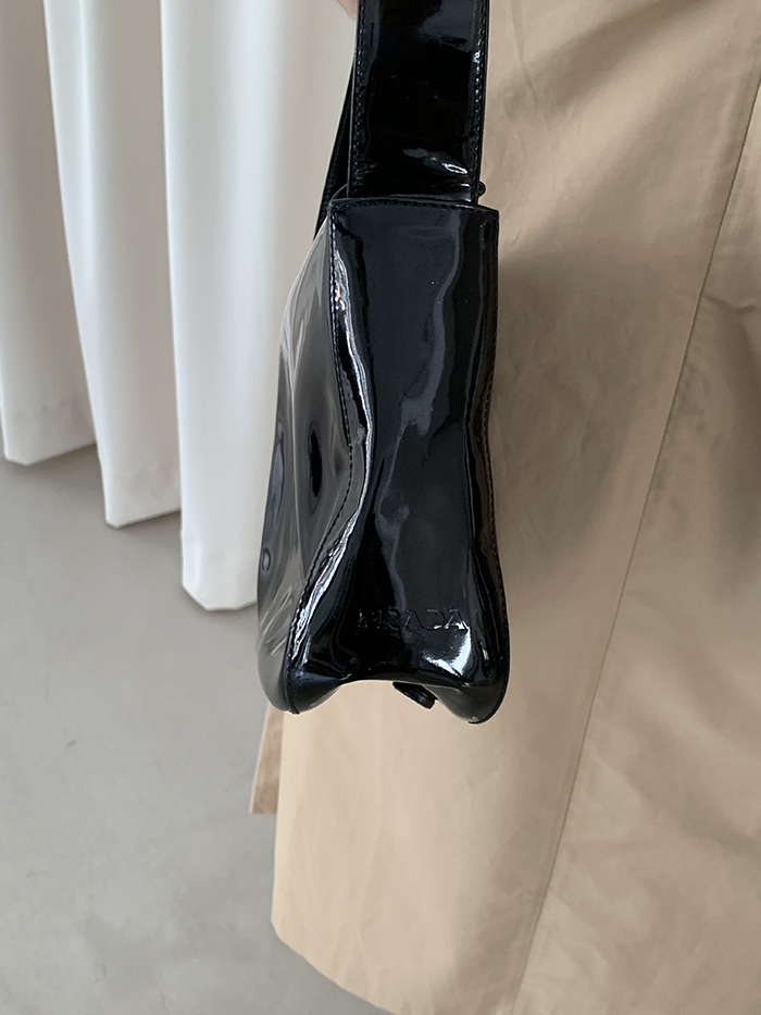 90's - 00's "PRADA" Leather Tote Bag (rare design) 복제