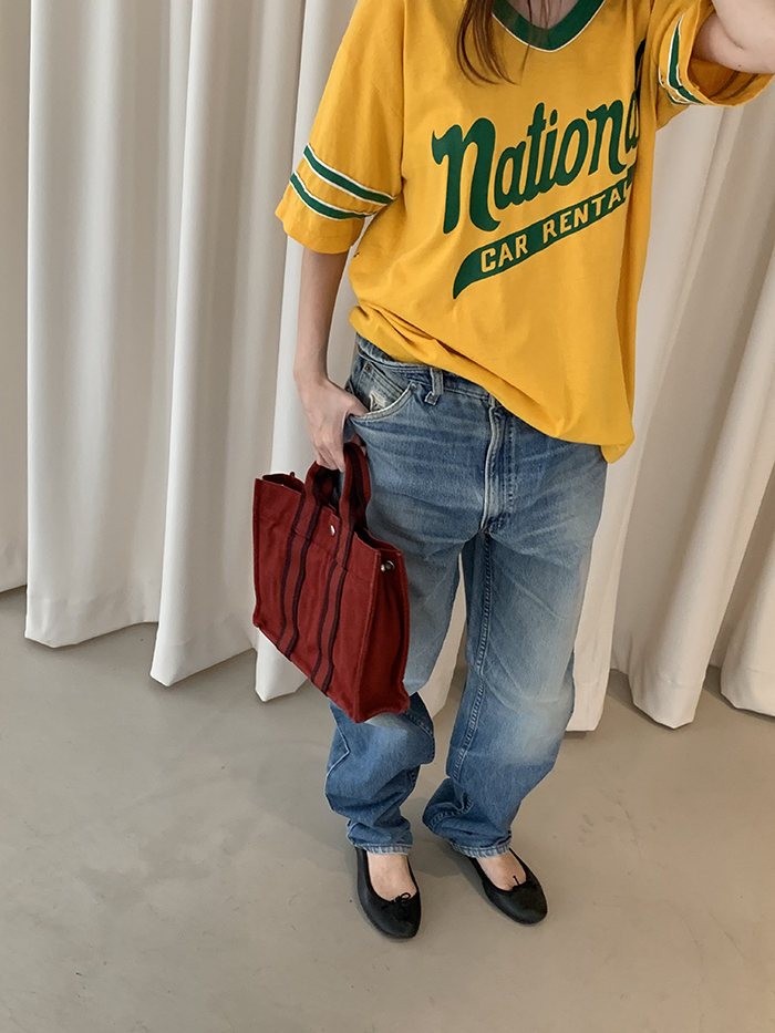 90's Levi's 550 - size 32 (classic relaxed fit)