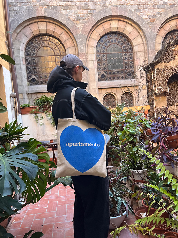 Apartamento Heart Tote Bag (blue flame)