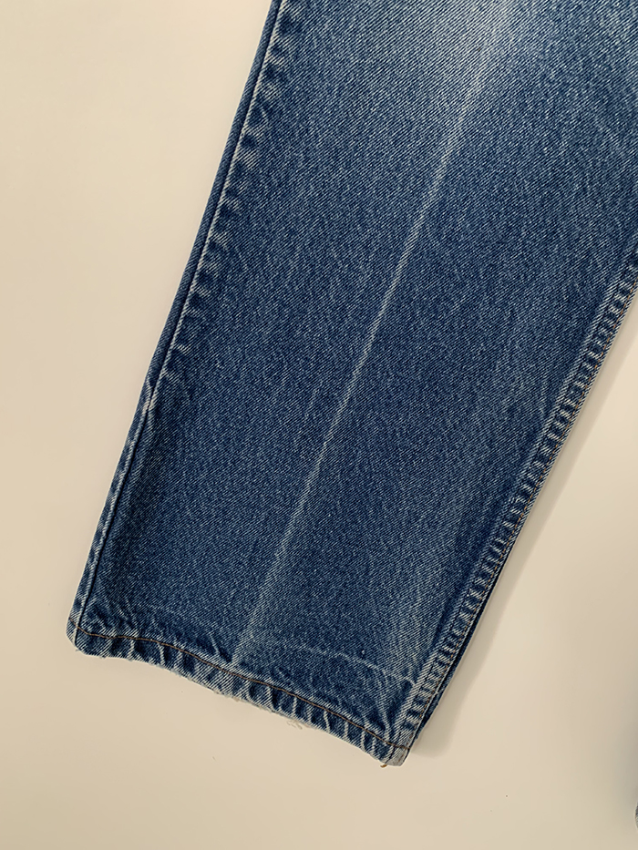 90's Levi's 20517 - size 32 (classic boot cut)
