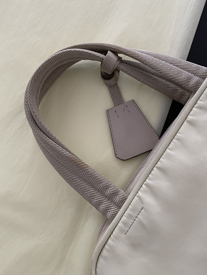 90's "PRADA" nylon Tote Bag ๋ณต์ 