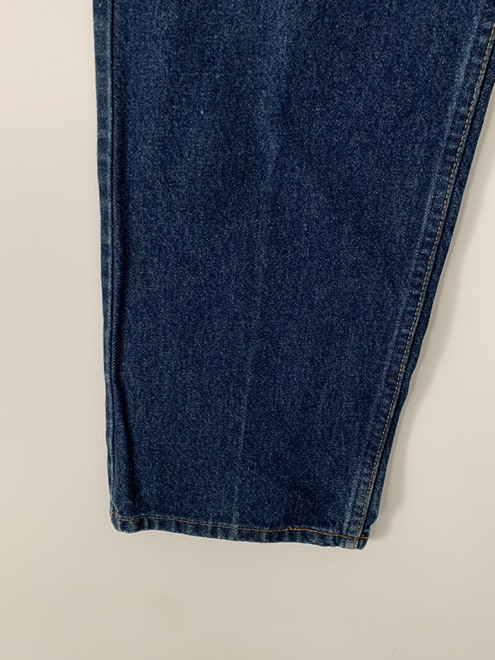 90's Levi's 20505 - size 37 (classic straight fit)