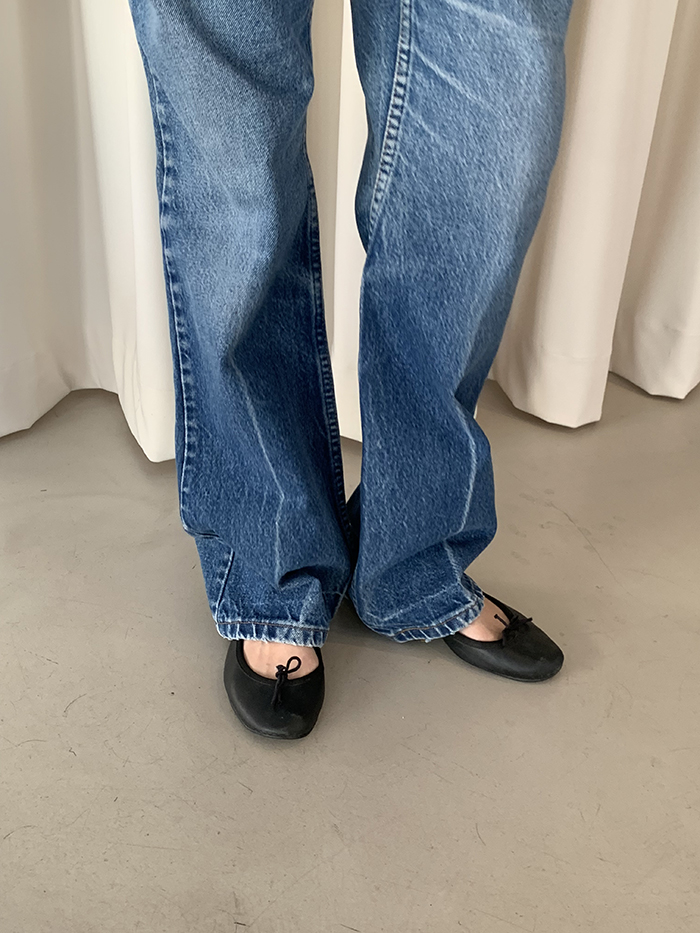 90's Levi's 20517 - size 32 (classic boot cut)