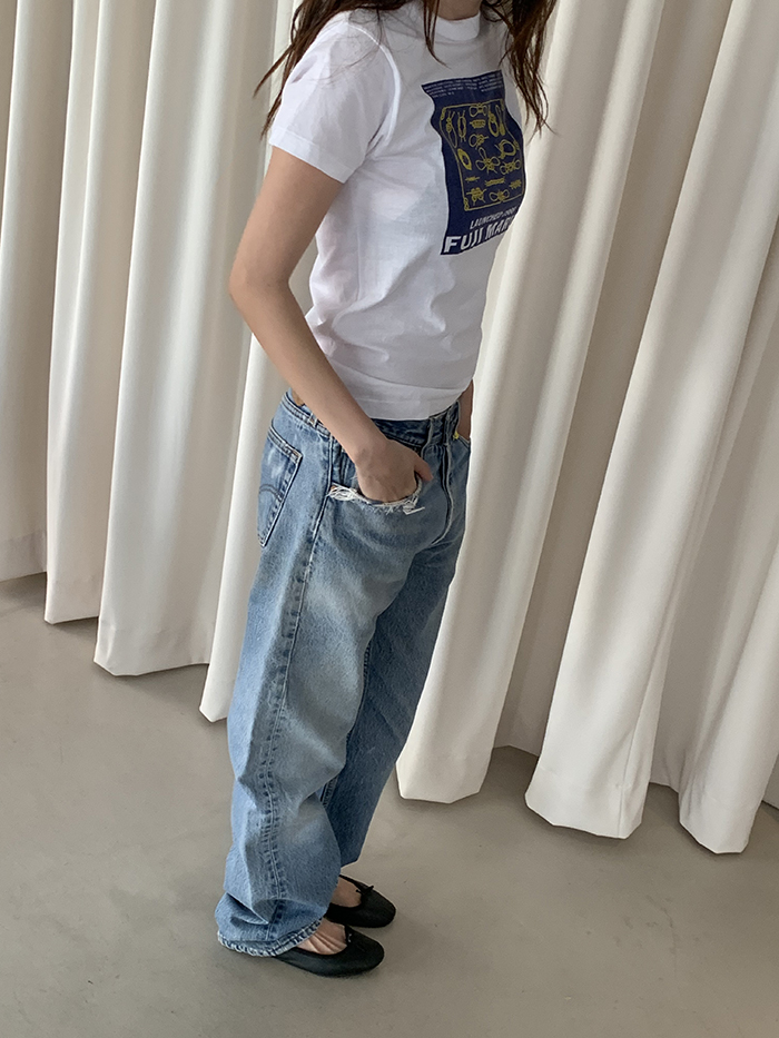 00's Levi's 501xx - size 28-29 (classic straight fit)