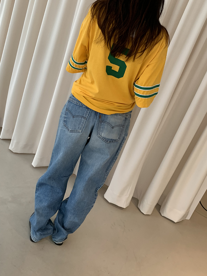 90's Levi's 550 - size 32 (classic relaxed fit)