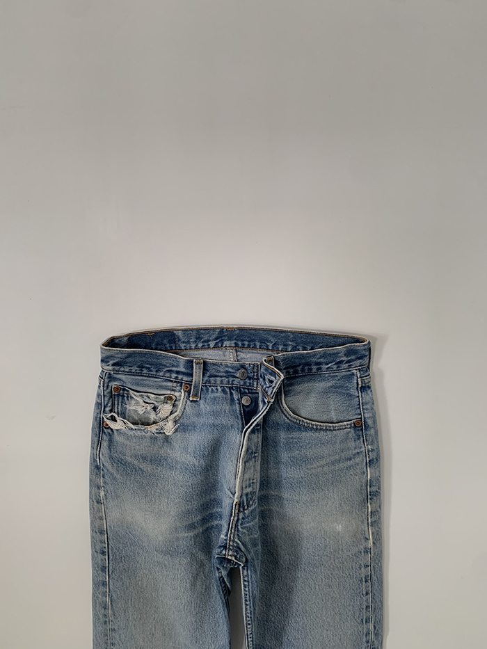 00's Levi's 501xx - size 28-29 (classic straight fit)