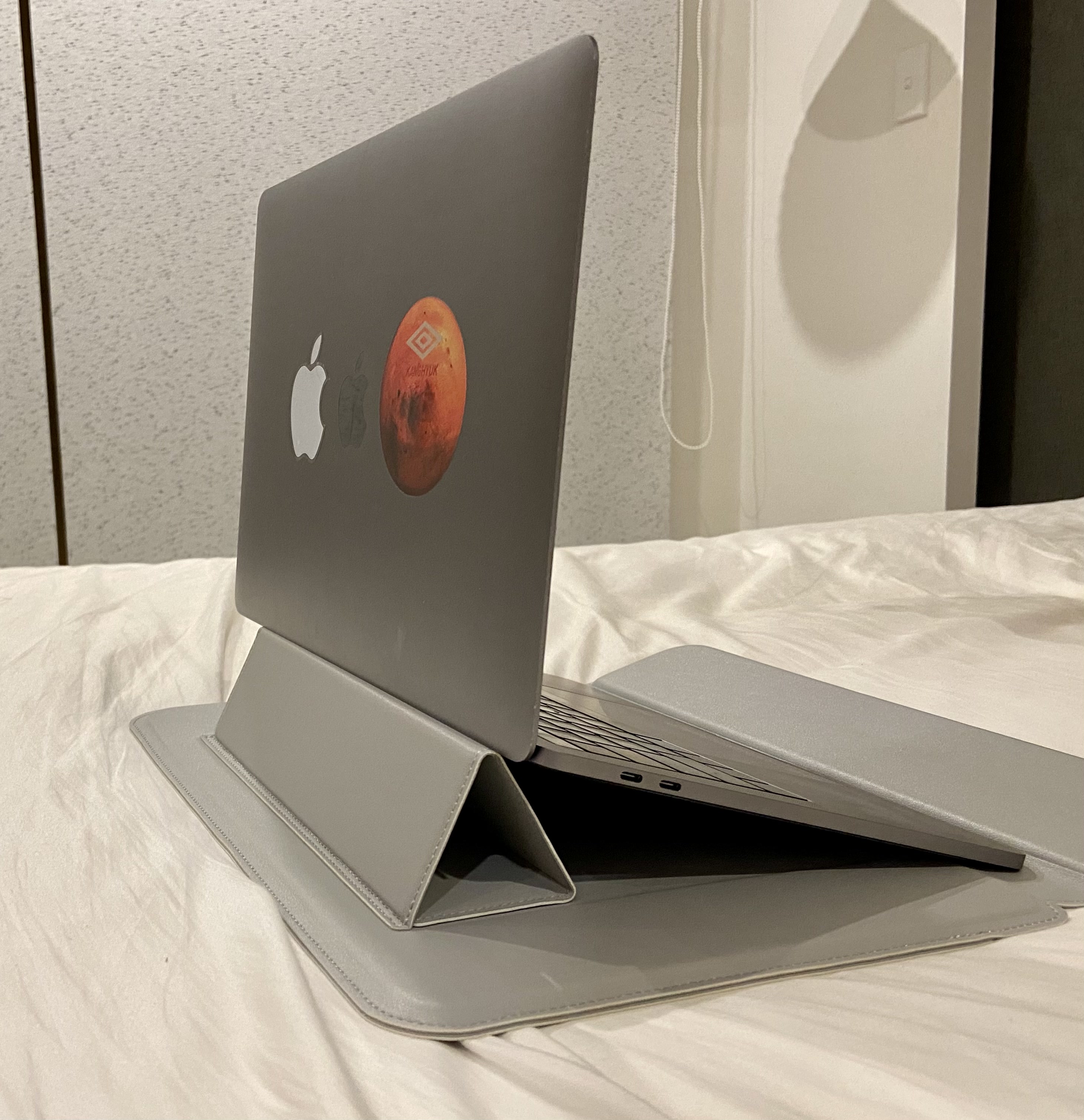 オーディオ機器 ポータブルプレーヤー 아이돈케어 팝업슬리브 높이조절 노트북 거치대 파우치 가방 맥북 LG 