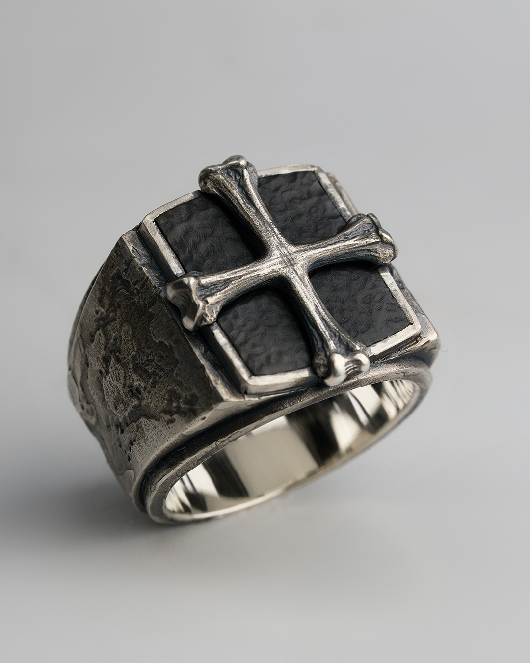 Relic Ring - Bone CrossㆍOnyxㆍSilver 925