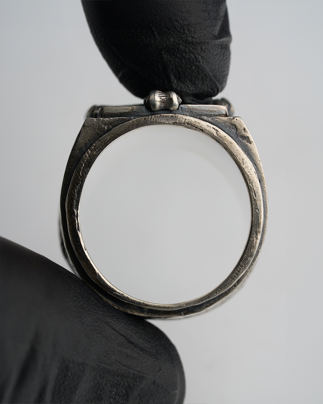 Relic Ring - Bone CrossㆍOnyxㆍSilver 925