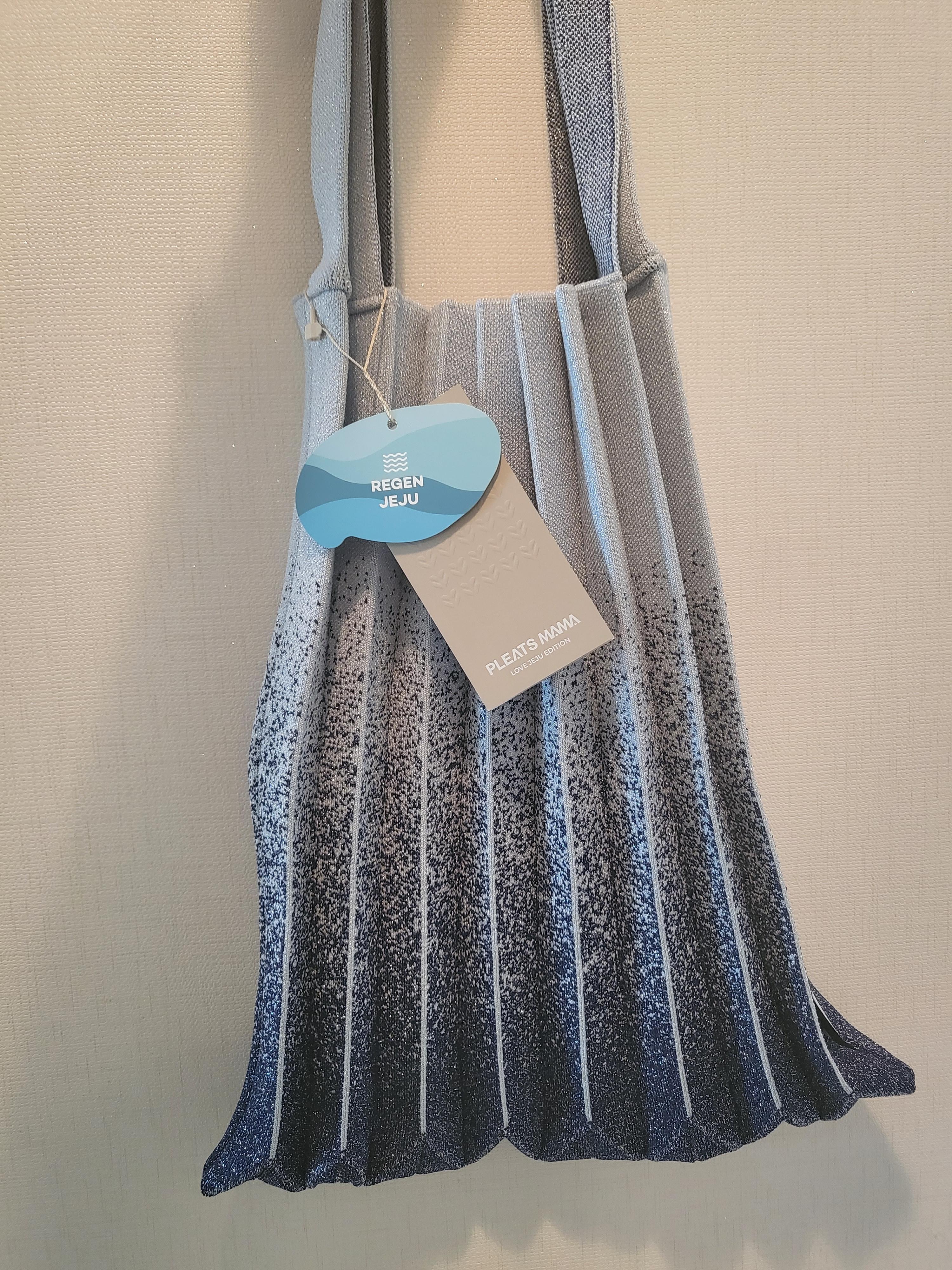 ShoulderBag Glitter Blue : PLEATSMAMA: Sustainable Knit Pleats Bag