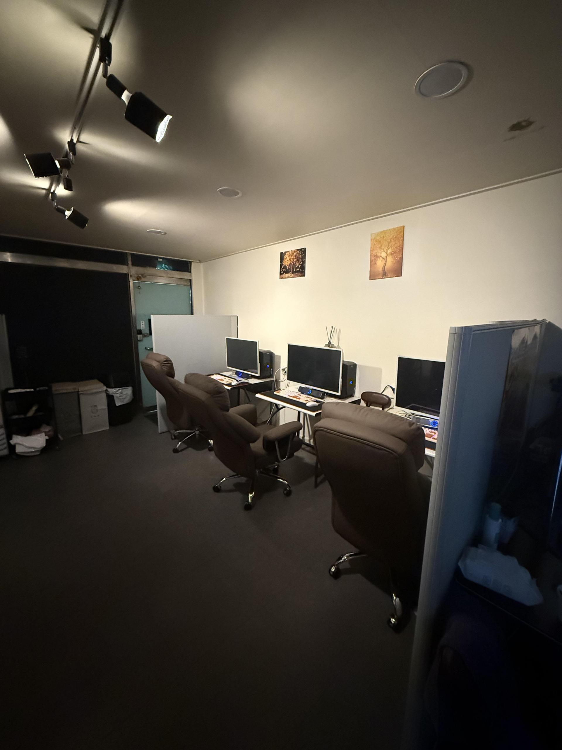 안산 이동 농수산시장 대로변