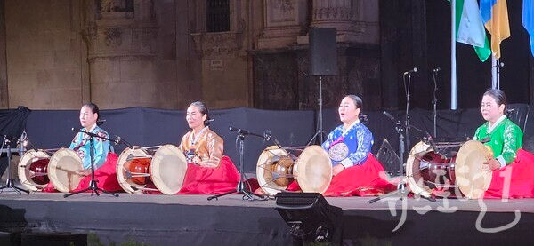 서울시무형문화재 제41호 고영란 외 지춘아 , 강경애 ,이양자