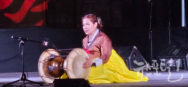 여미경 시조창 (태산이 높다하되)