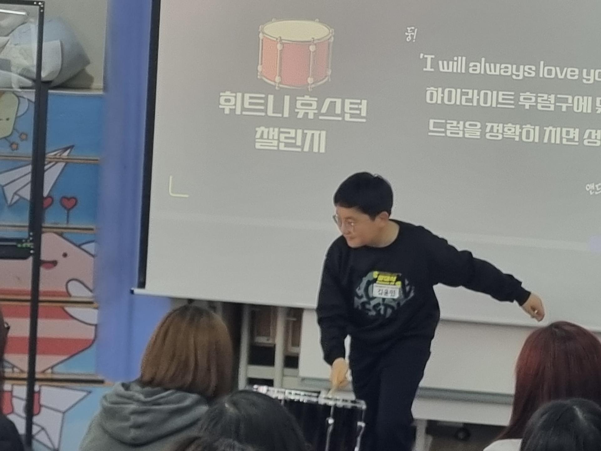 6011569760eea.jpg