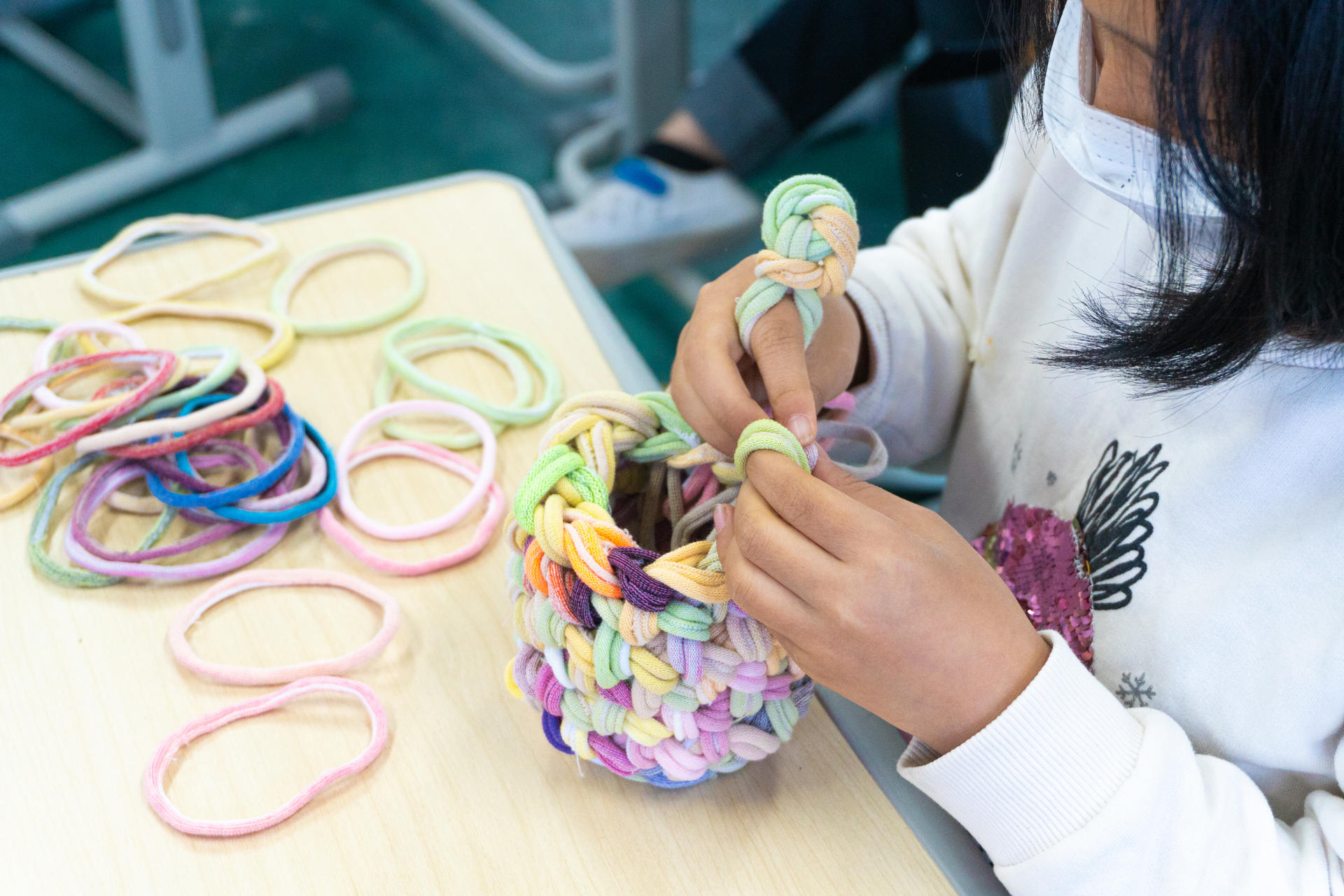 2021년 어린이 도시재생 활동가 양성을 위한 찾아가는 도시재생대학 (양말목을활용한텀블러가방만들기) : 남성마을 도시재생현장지원센터 \u003e  참여마당 \u003e 프로그램, image size:1920x1280