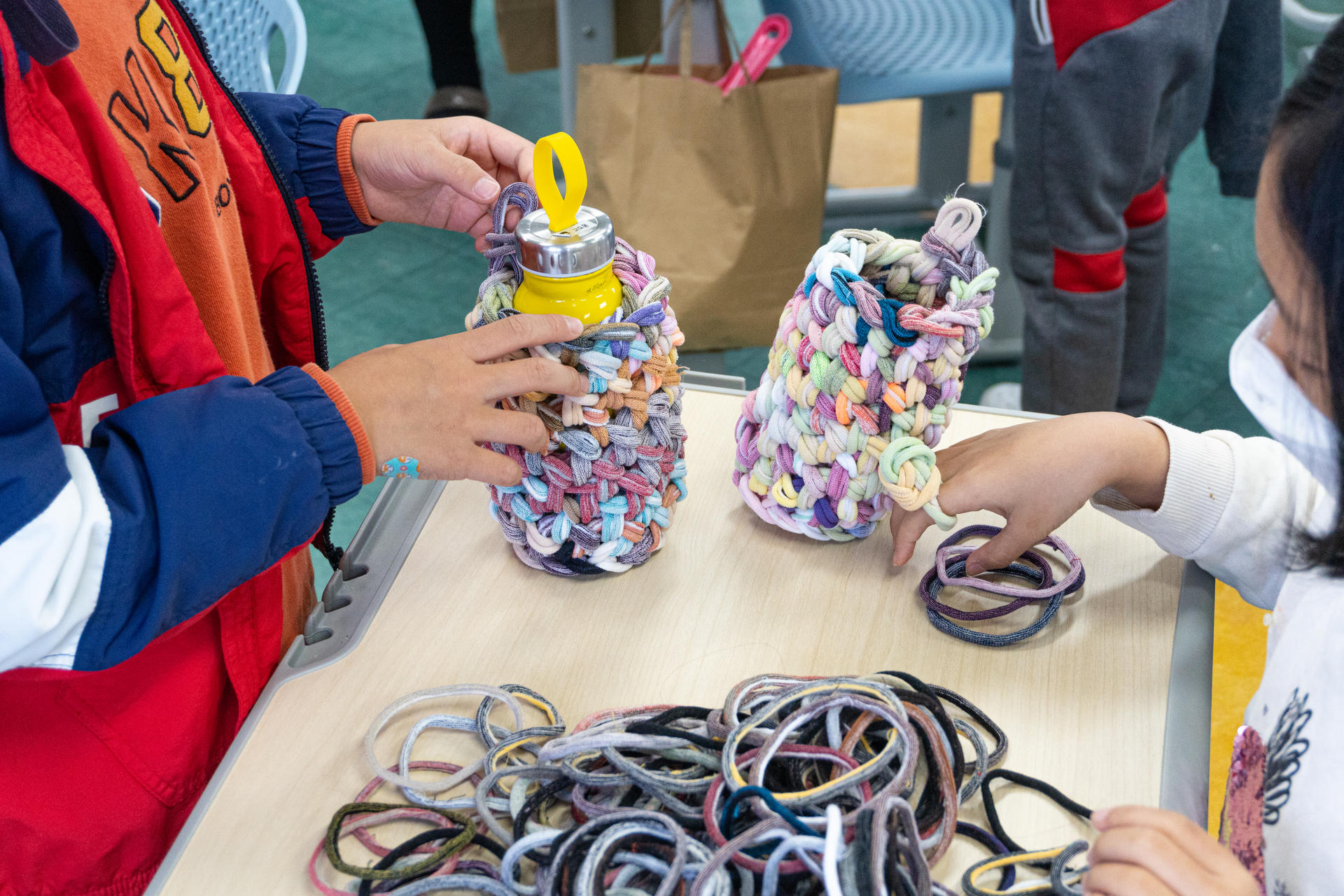 2021년 어린이 도시재생 활동가 양성을 위한 찾아가는 도시재생대학 (양말목을활용한텀블러가방만들기) : 남성마을 도시재생현장지원센터 \u003e  참여마당 \u003e 프로그램, image size:1920x1280